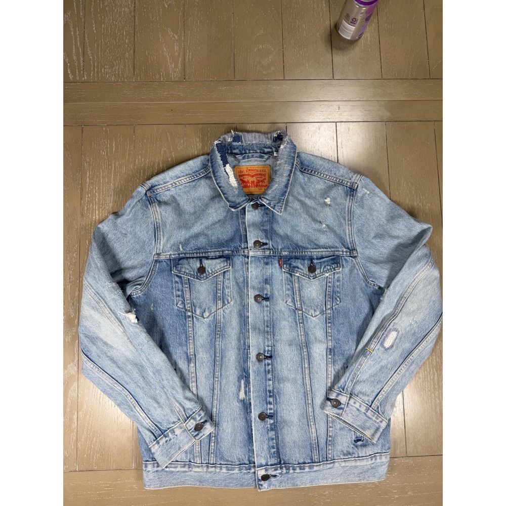 Levi's Trucker Jacket Mens Large Light Wash Blue Distressed Denim‎ Distressed